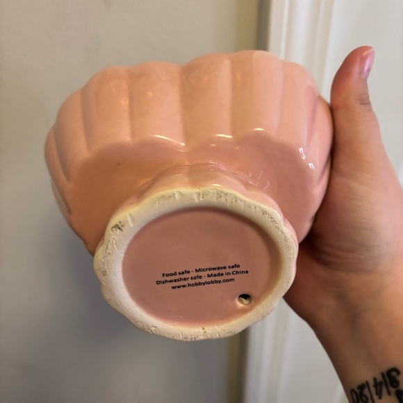 Pink Heart Shaped Scalloped Pedestal Ceramic Bowl - Picture 15 of 16